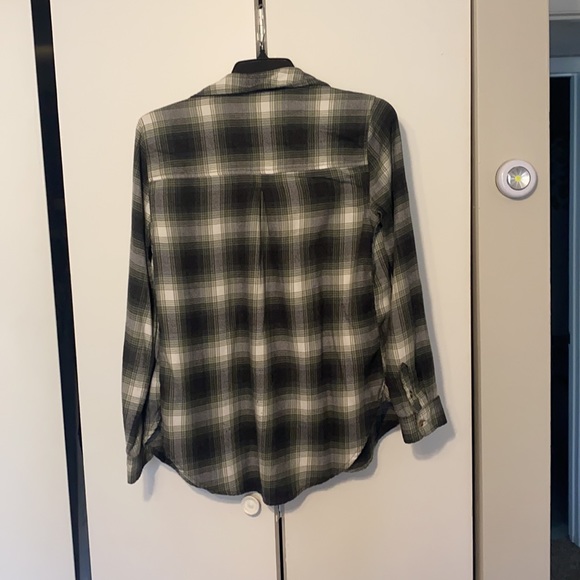 Green and white flannel from American eagle - Picture 4 of 4